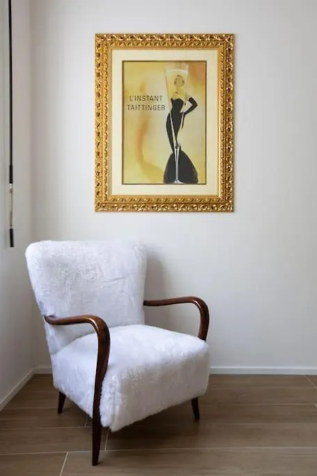 -Art Gallery- Luxury Boutique In Center Of קומו דירה