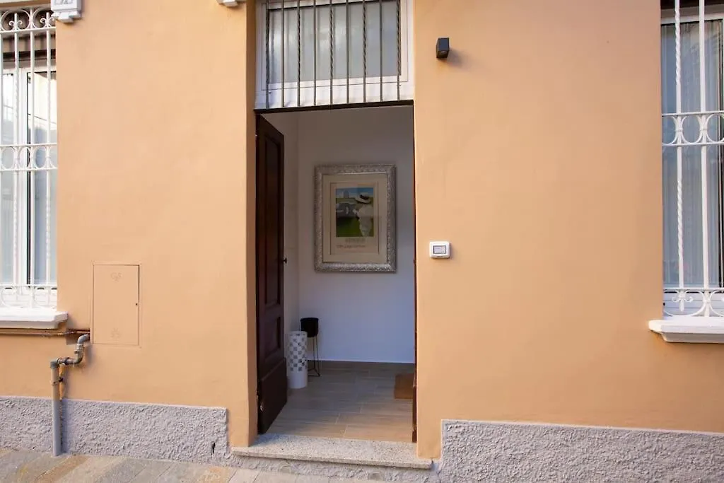 -Art Gallery- Luxury Boutique In Center Of קומו