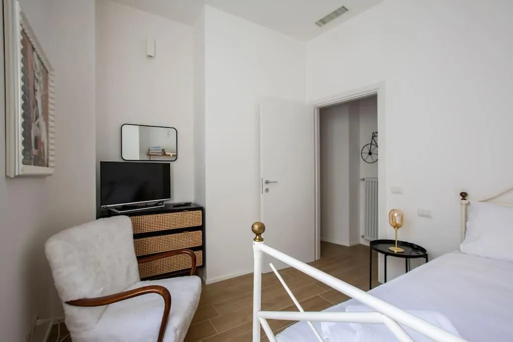 -Art Gallery- Luxury Boutique In Center Of Côme Appartamento